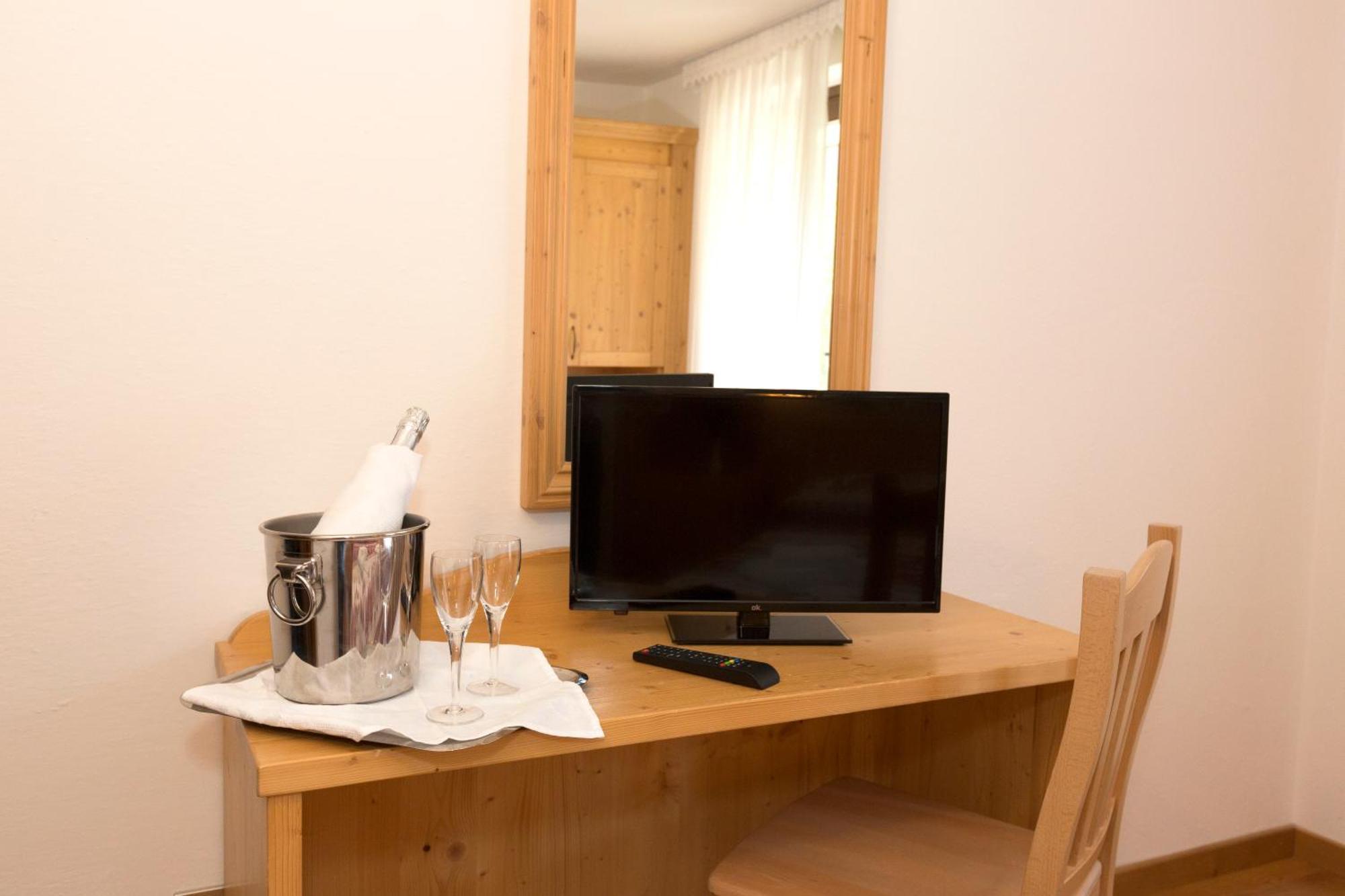 Hotel Cima Tosa San Lorenzo Dorsino Room photo